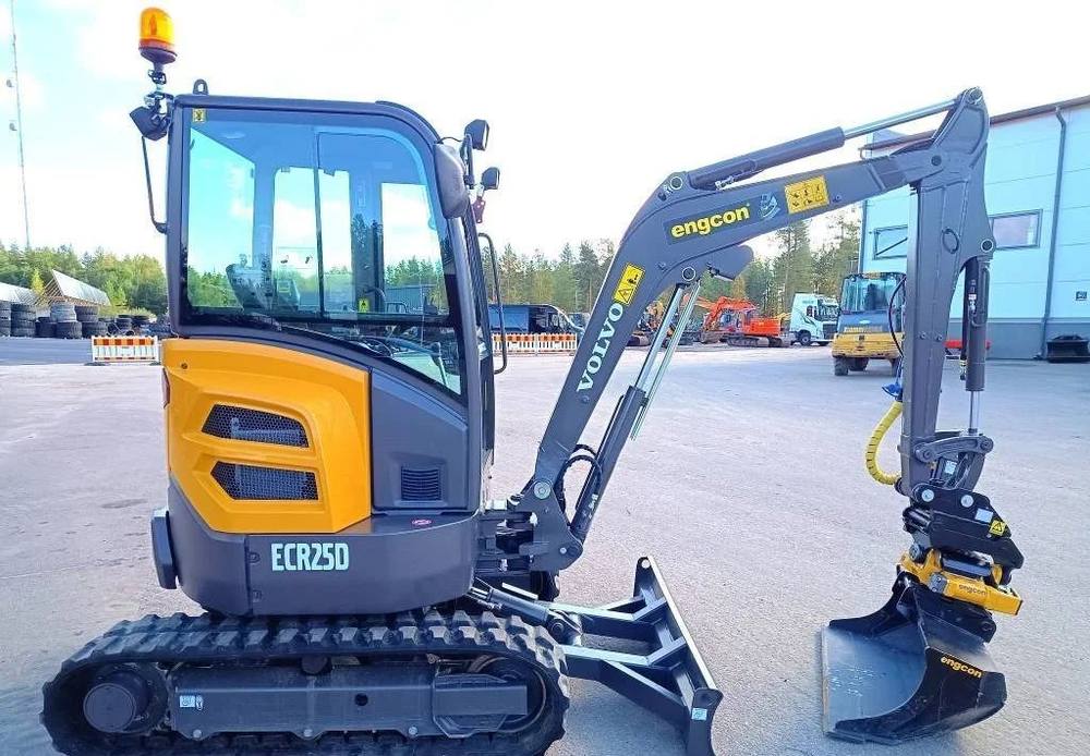 Volvo ECR 25D + engcon+ 3godets vue 3