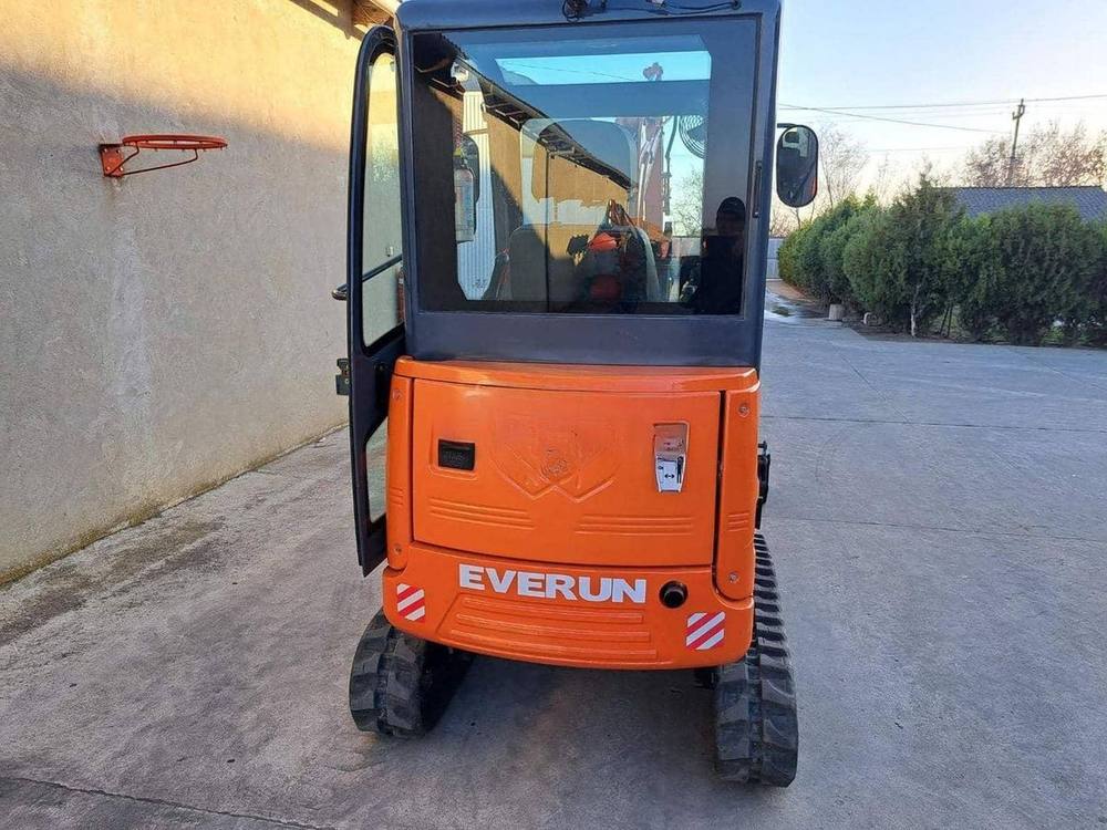 Kubota ER18 avec accessoires vue 4