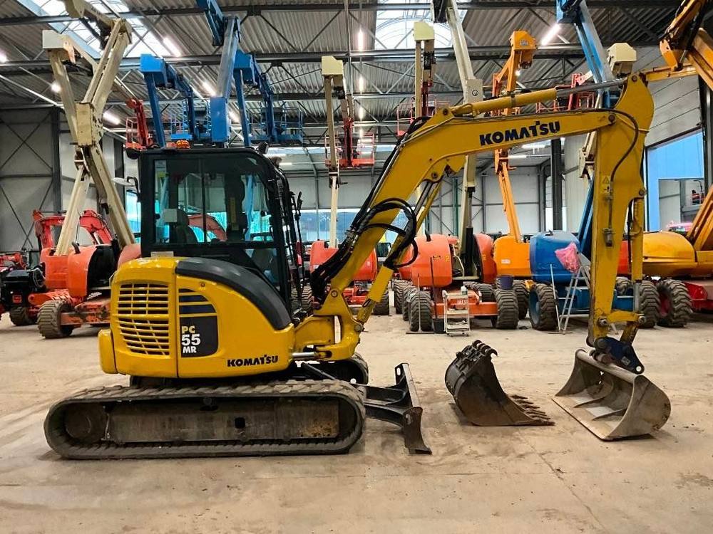 Komatsu PC 55 MR-5 avec 3 godets