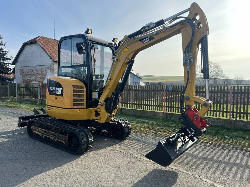 Caterpillar 302.7D CR avec 3 godets vue 6