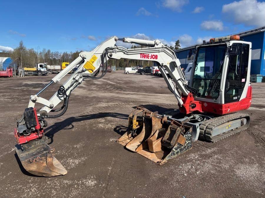Takeuchi TB235 avec + 3godets