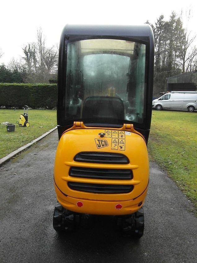 JCB 8016 CTS avec 4 godets vue 5