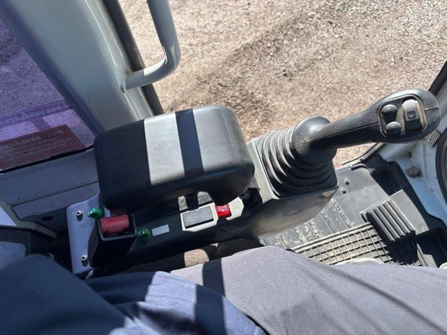 Takeuchi TB235 avec + 3godets vue 4