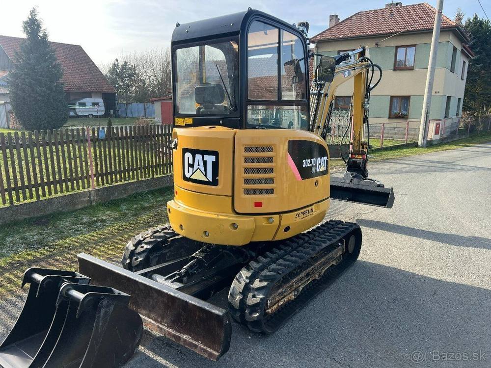 Caterpillar 302.7D CR avec 3 godets vue 4
