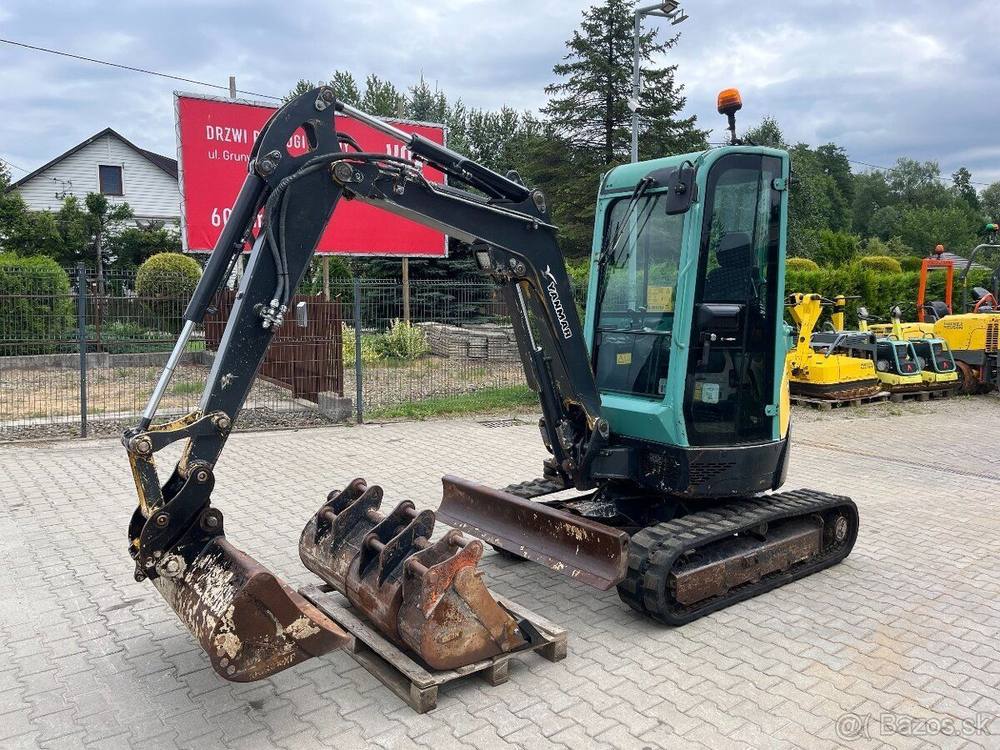 Yanmar VIO 25-4 avec 3 godets