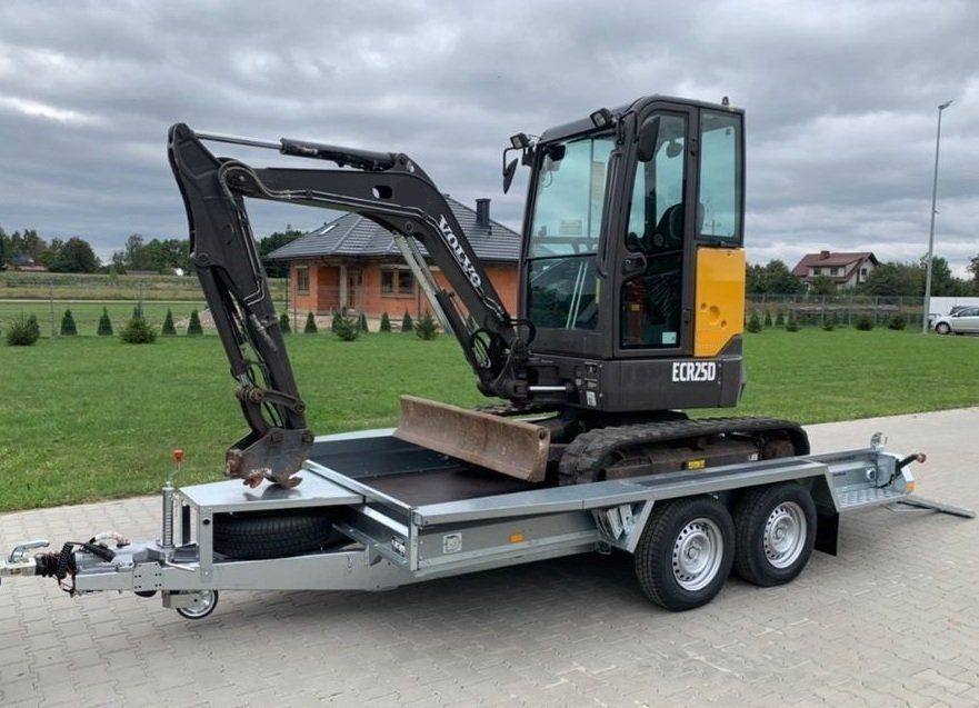 Volvo ECR25D avec 3 godets et Remorque vue 2