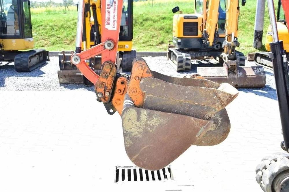 Kubota U27-4 avec accessoire vue 6
