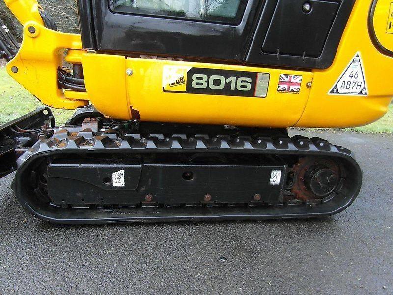 JCB 8016 CTS avec 4 godets vue 6