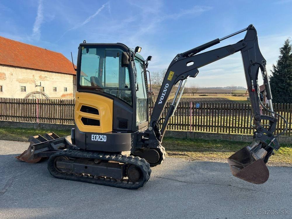 Volvo ECR25D + 3 godets vue 5