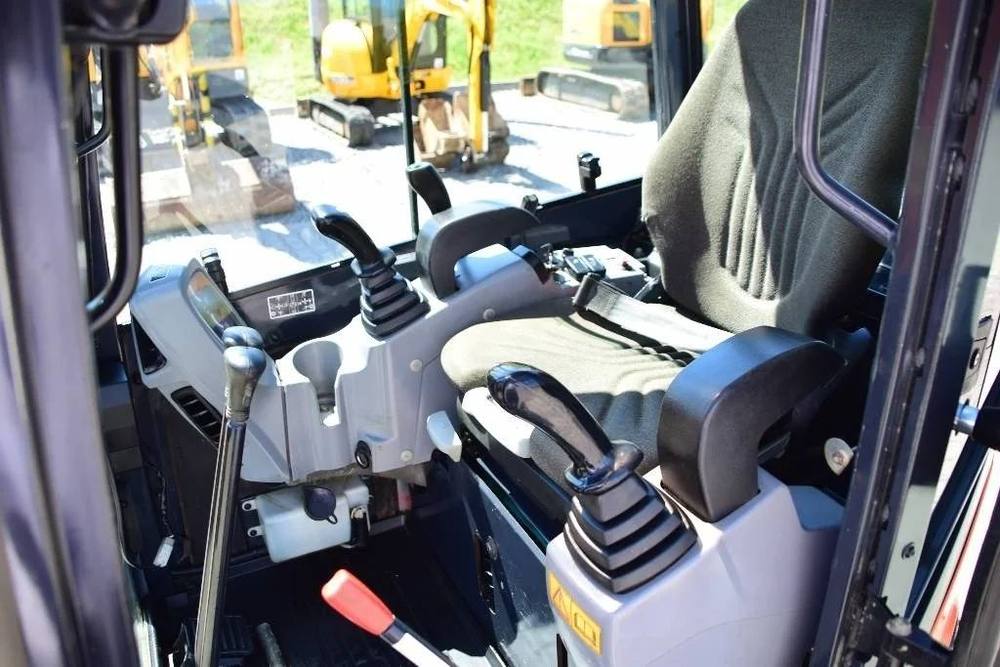 Kubota U27-4 avec accessoire vue 5