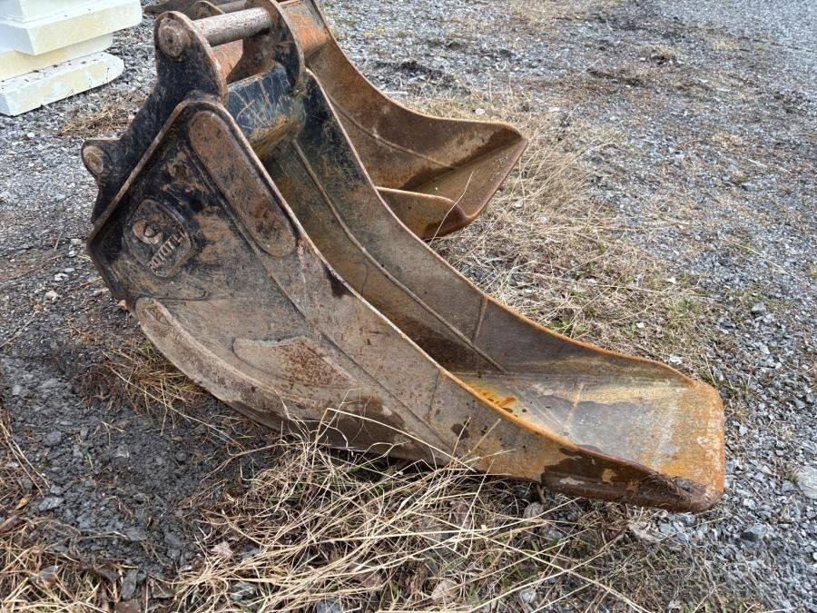 Caterpillar 303.5E CR et 4 Godets vue 4
