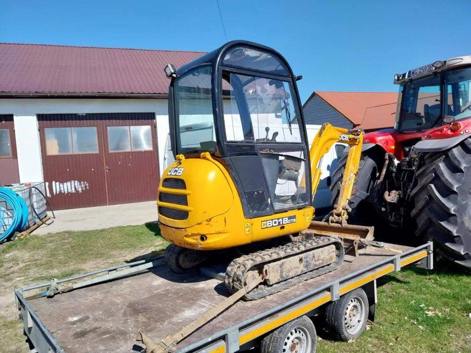 Jcb 8018 CTS avec Accessoires et remorque vue 2