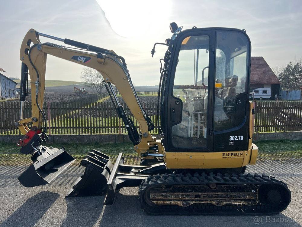 Caterpillar 302.7D CR avec 3 godets vue 2
