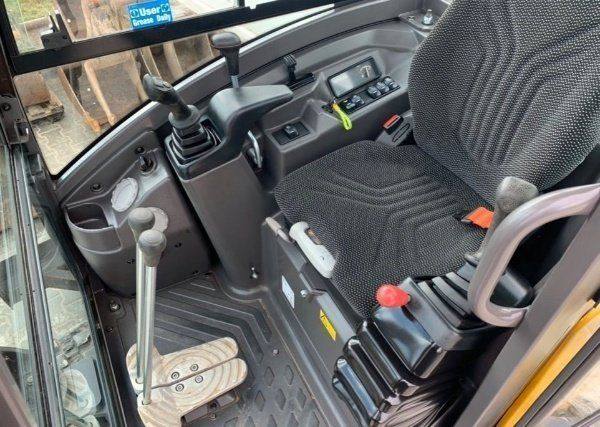 Volvo ECR25D avec 3 godets et Remorque vue 3