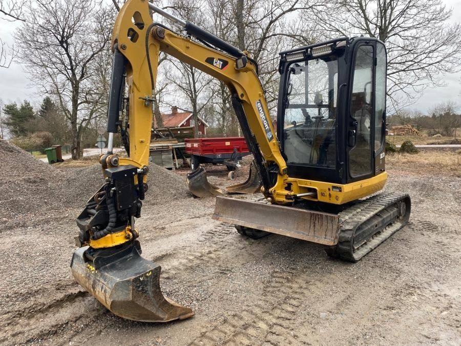Caterpillar 302.7D avec accessoire + Remorque vue 3