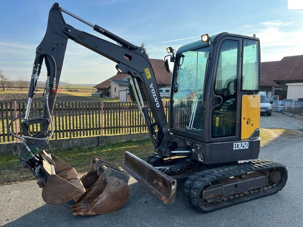 Volvo ECR25D + 3 godets