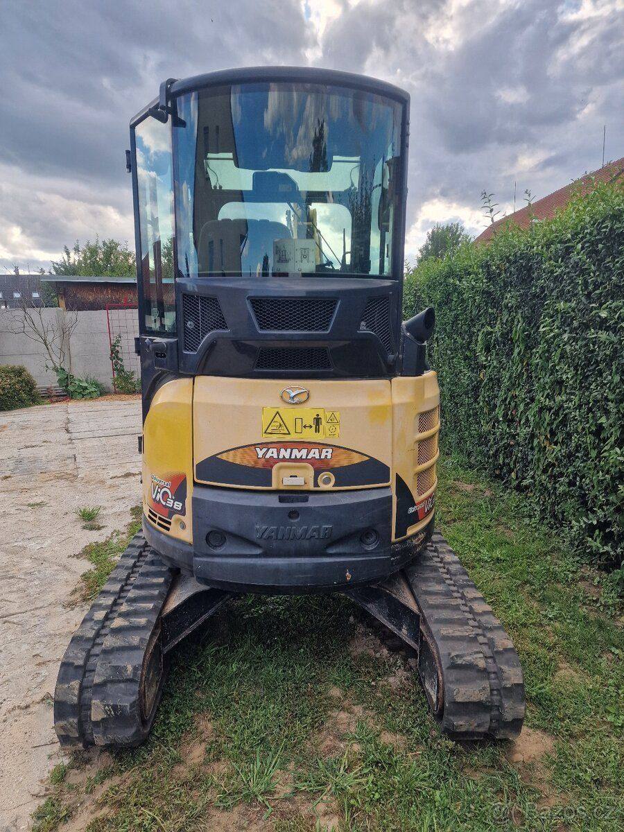 Yanmar VIO38 - 4 godets vue 2