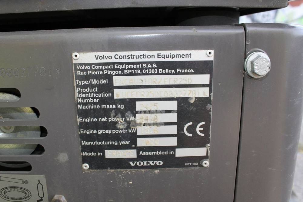 Volvo ECR 25D  avec Engcon et remorque vue 6