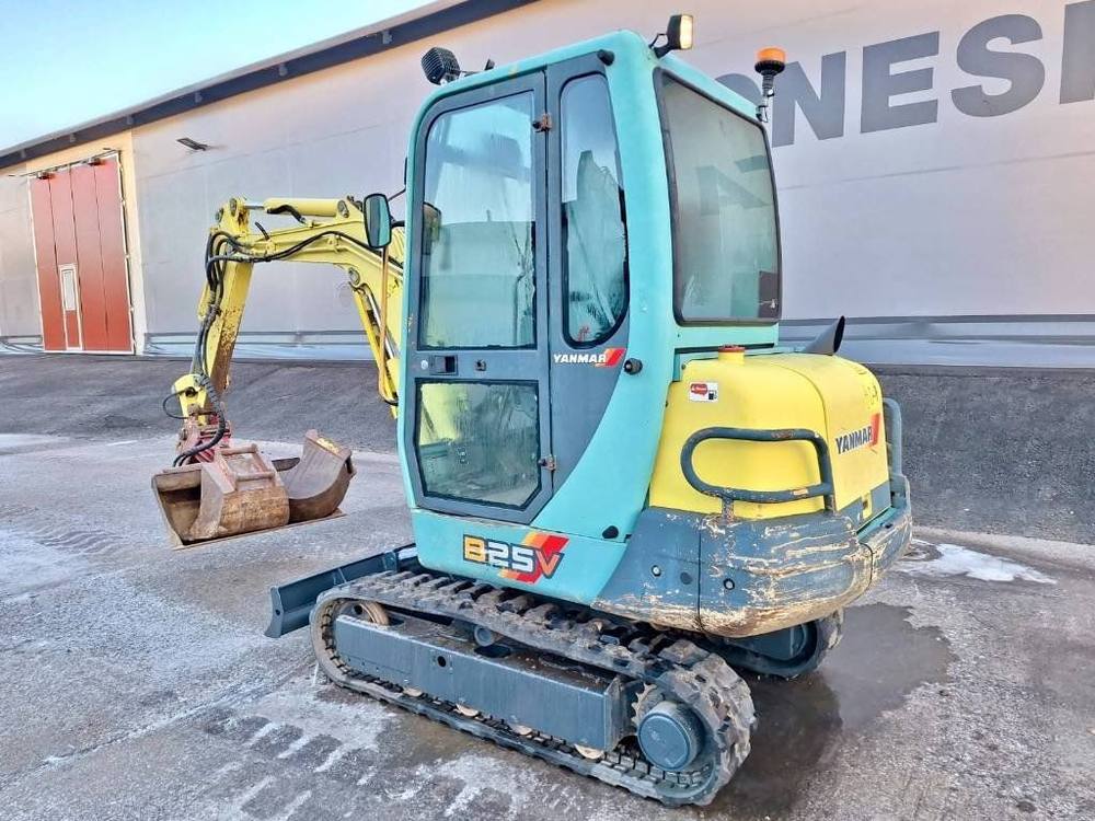 Yanmar B25V + 3 godets vue 3