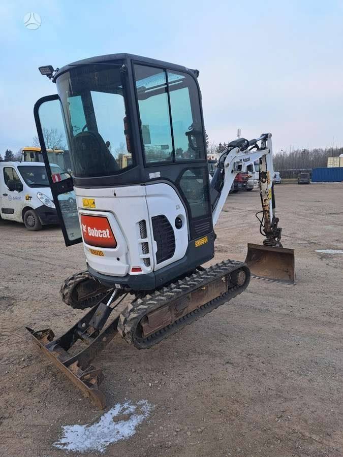Bobcat E20 + 3 godets vue 5