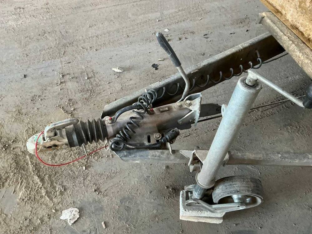 Kubota U27-4 avec remorque et accessoire vue 6