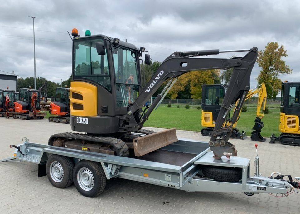 Volvo ECR25D avec 3 godets et Remorque vue 5