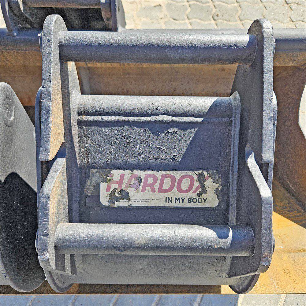 Terex TC20 avec 3 godets vue 4