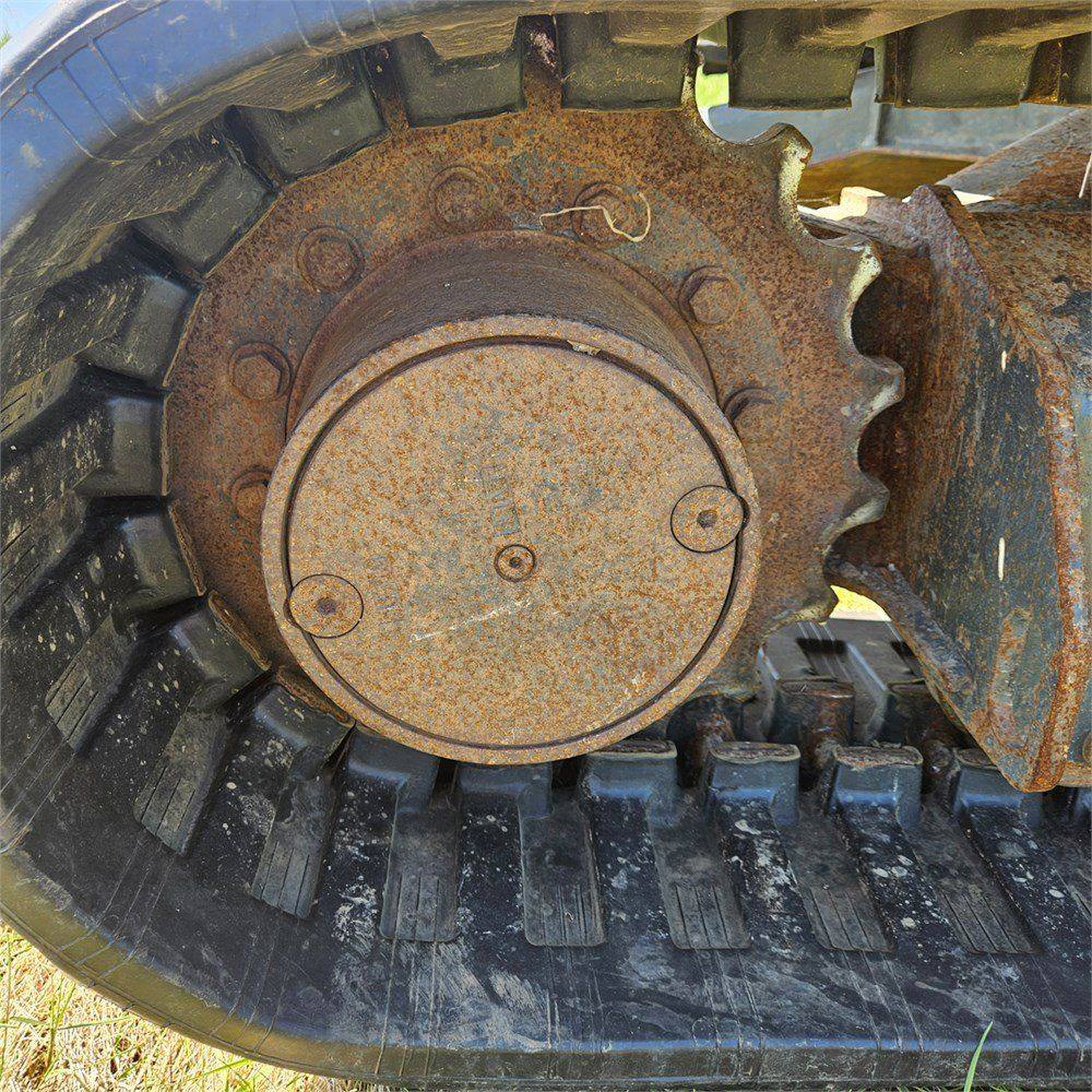 Komatsu PC 55 MR-3 + Attache rapide vue 3