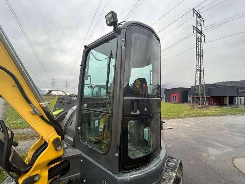 New holland E50B SR avec Accessoires vue 6