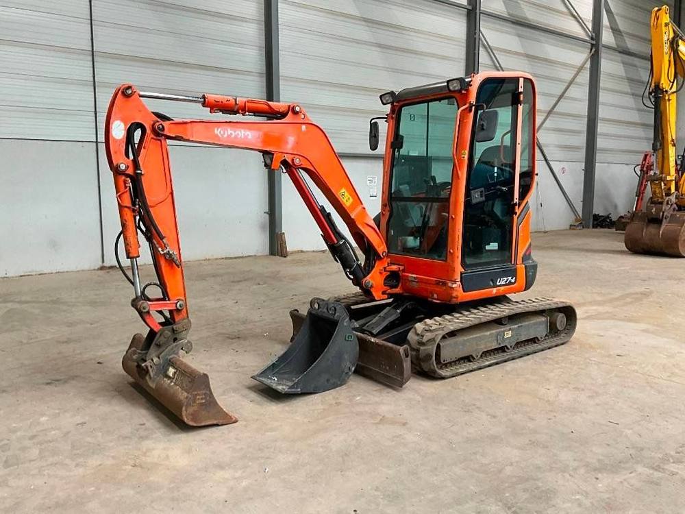 Kubota U 27-4 + Accessoires vue 2