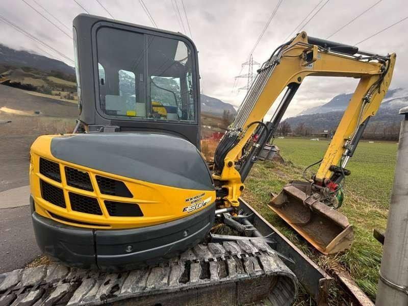 New holland E50B SR avec Accessoires vue 2