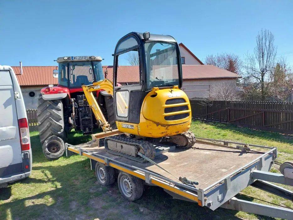 Jcb 8018 CTS avec Accessoires et remorque vue 3