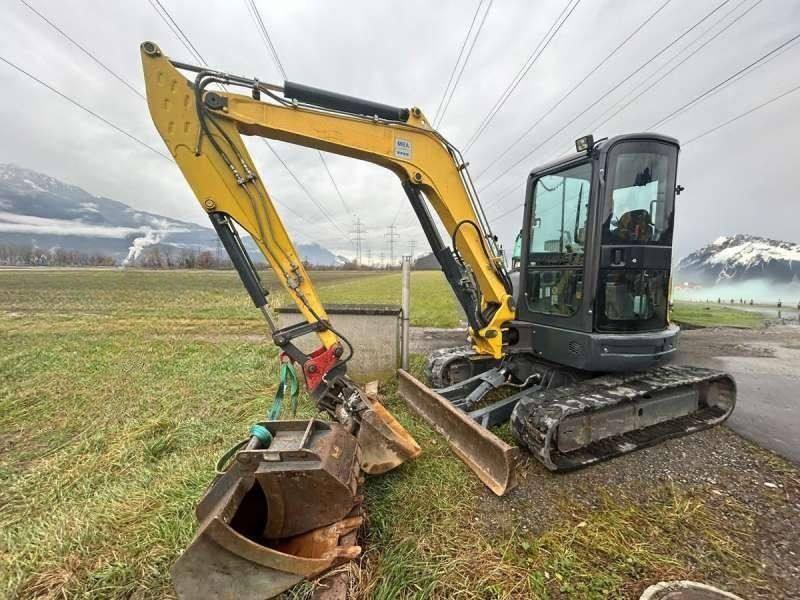 New holland E50B SR avec Accessoires