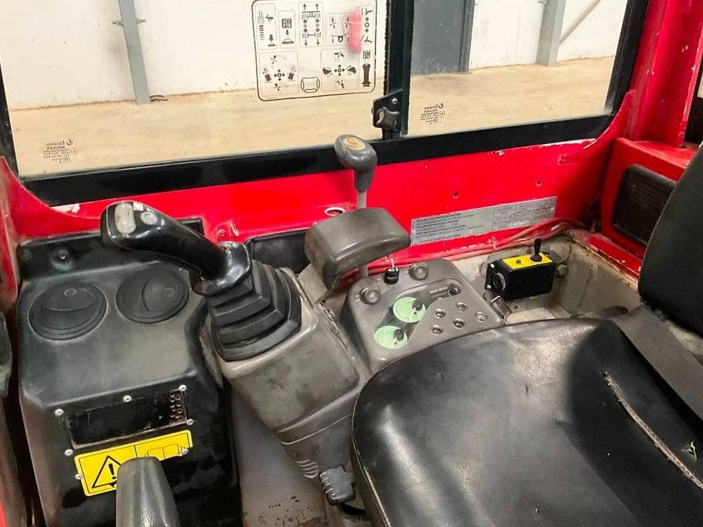 Yanmar Vio 25-4 avec 3 godets vue 3