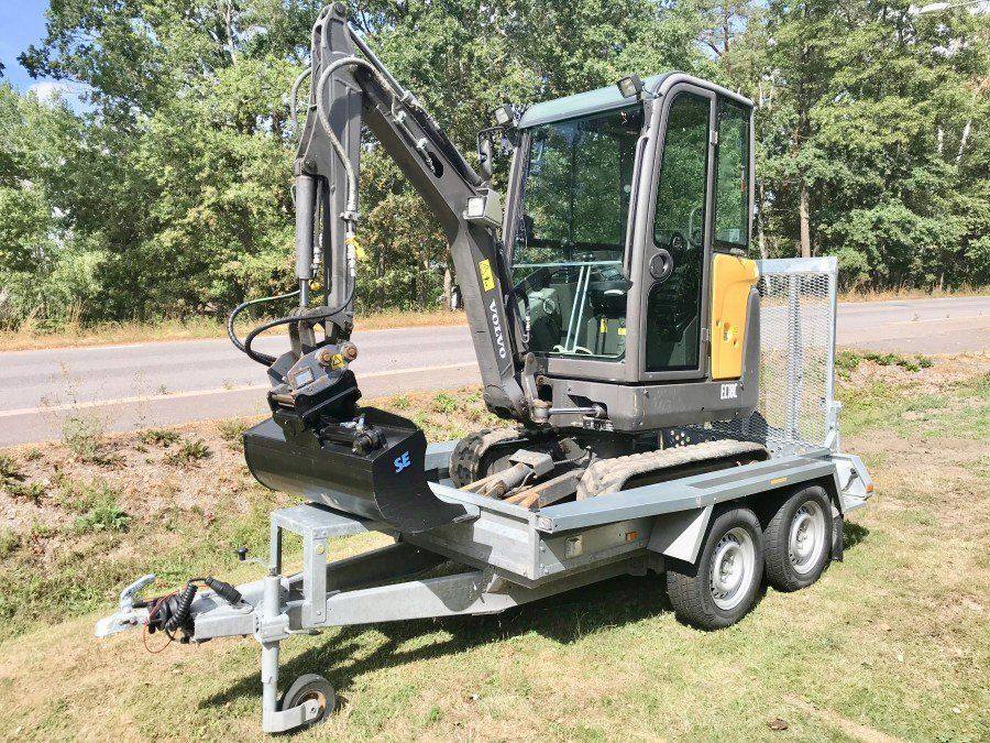 Volvo EC18 avec remorque + 3godets vue 2
