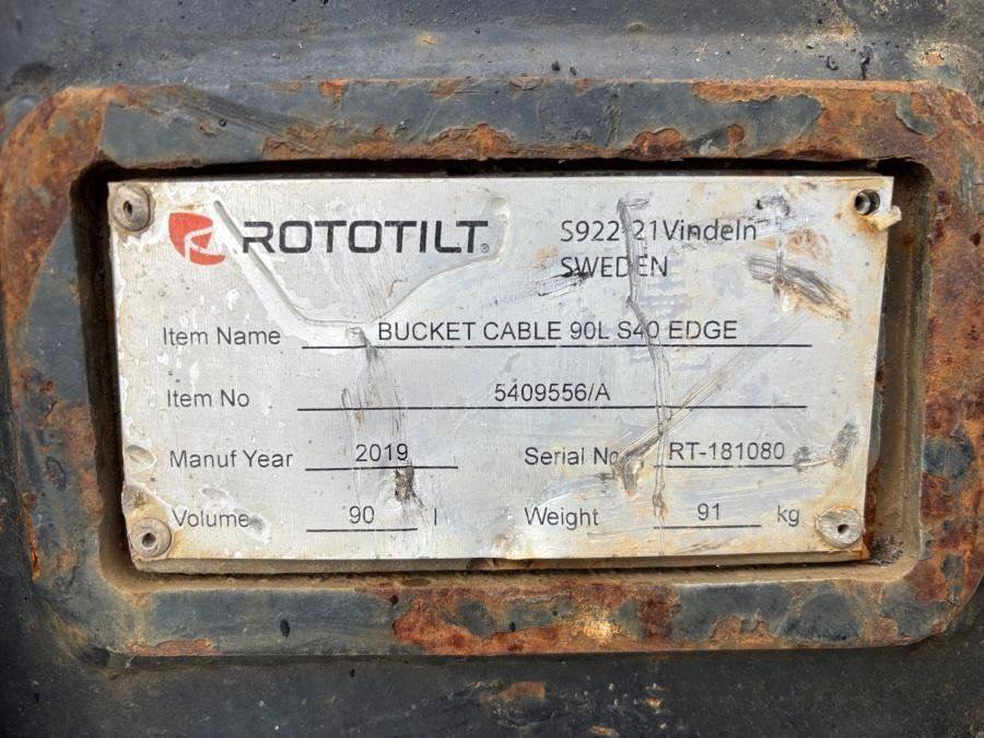 Caterpillar 303.5E CR et 4 Godets vue 3