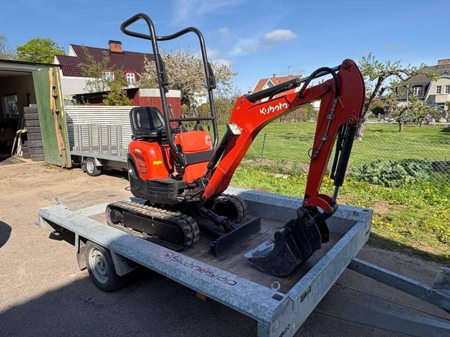 Kubota U10-3 avec remorque et 3 godets vue 2