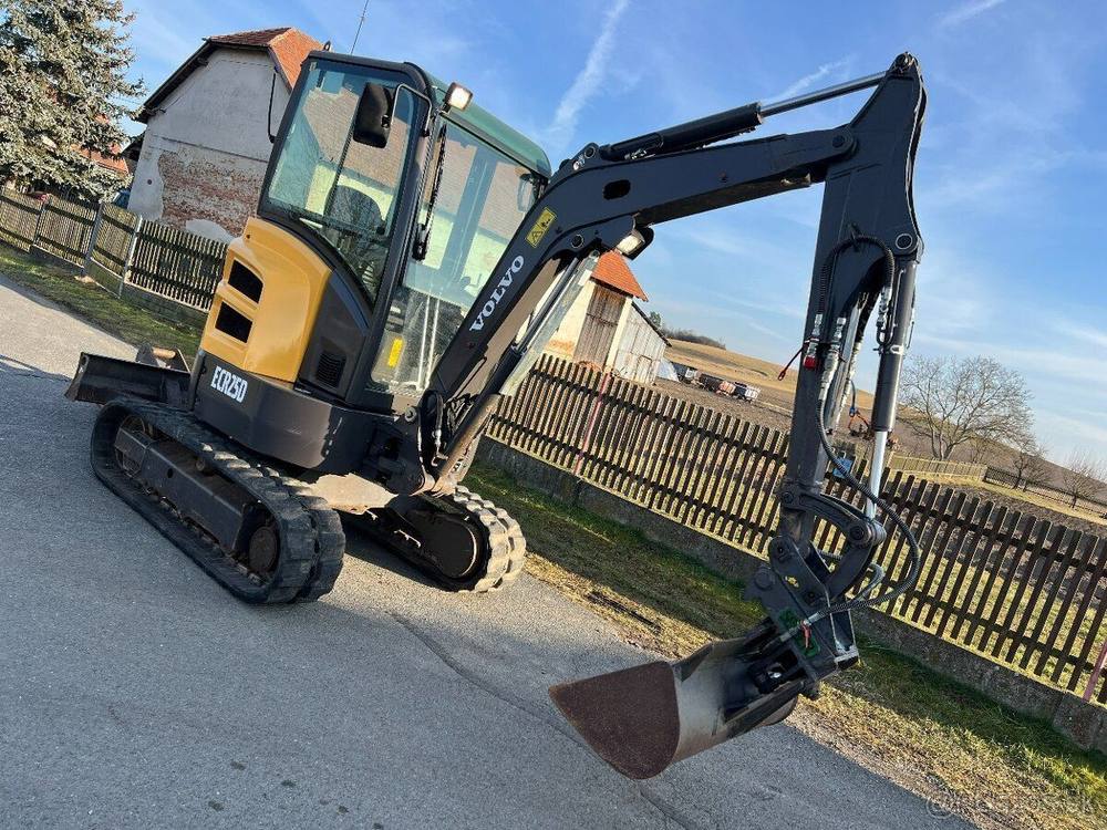 Volvo ECR25D + 3 godets vue 4