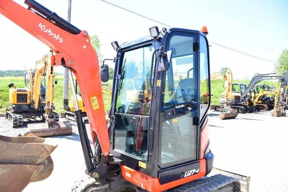 Kubota U27-4 avec accessoire vue 4