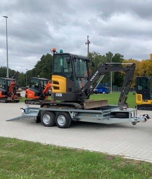 Volvo ECR25D avec 3 godets et Remorque vue 4