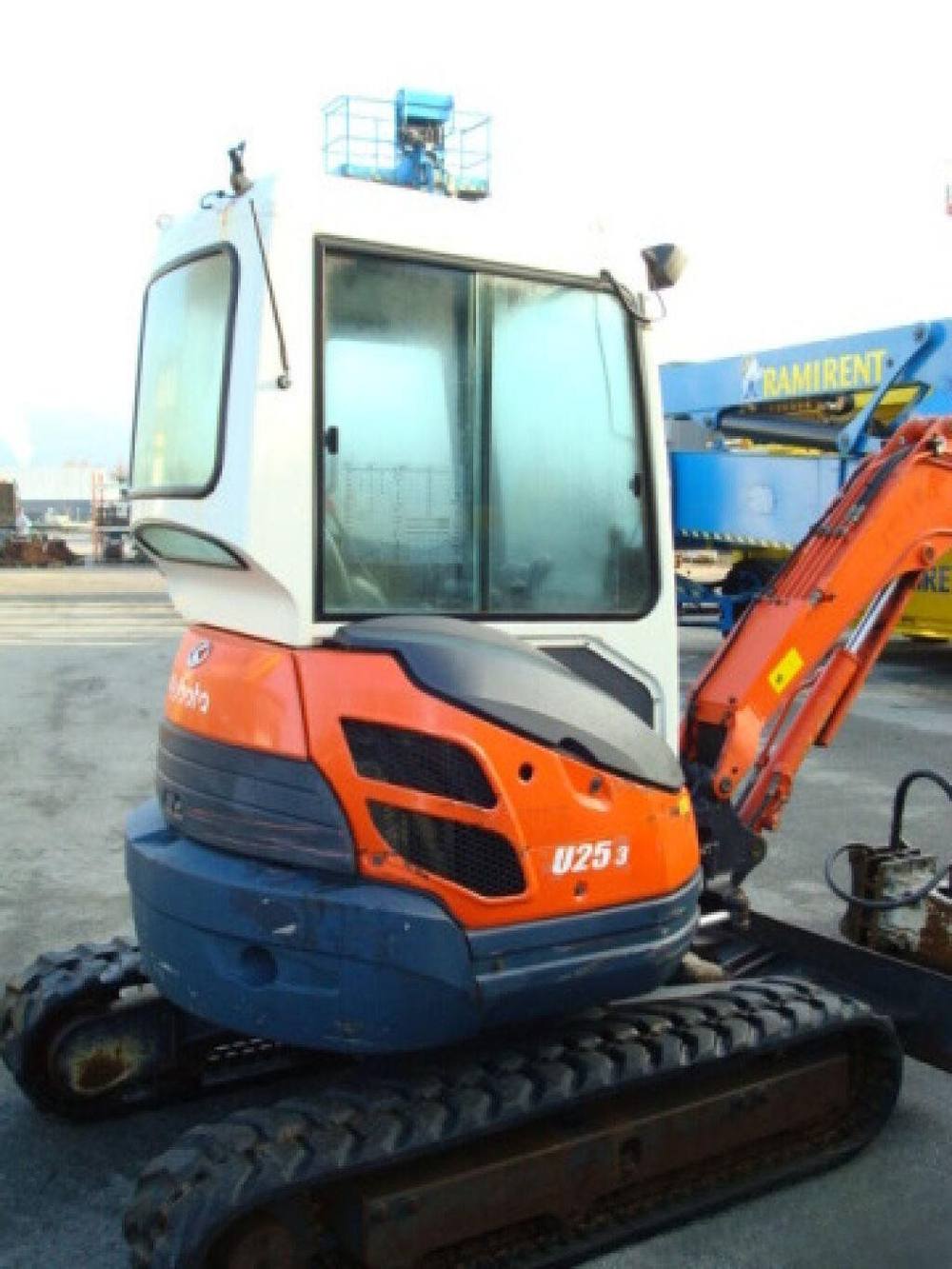 Kubota U25-3 avec accessoire vue 4