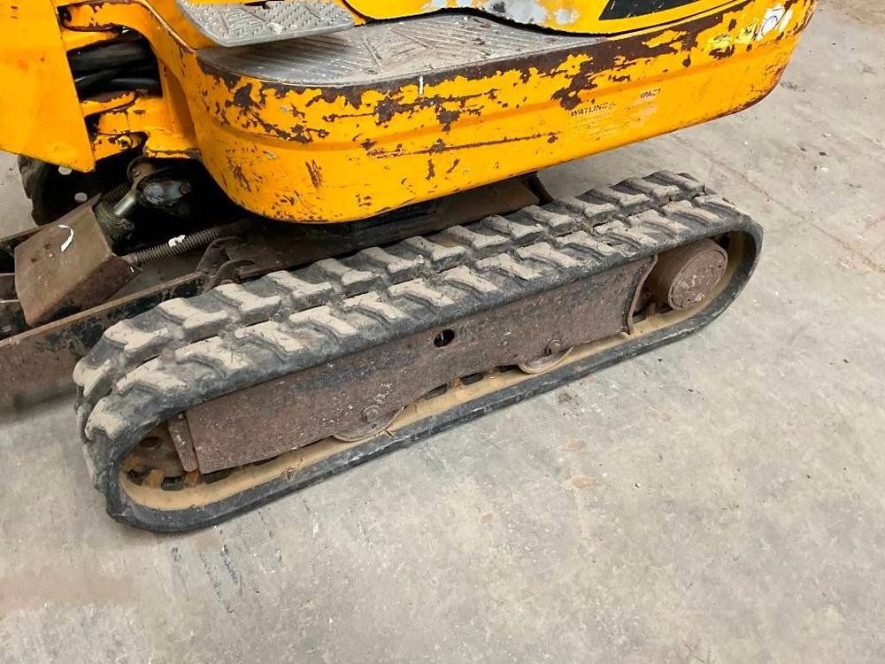 JCB 8008 avec 3 godets vue 4
