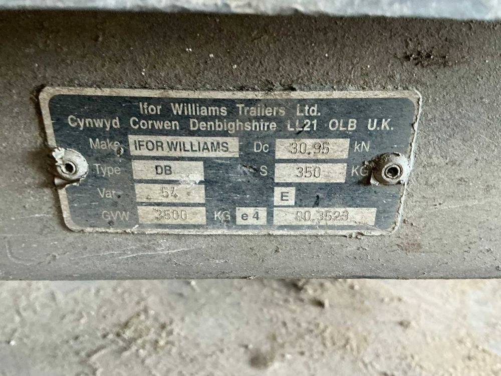 Kubota U27-4 avec remorque et accessoire vue 5