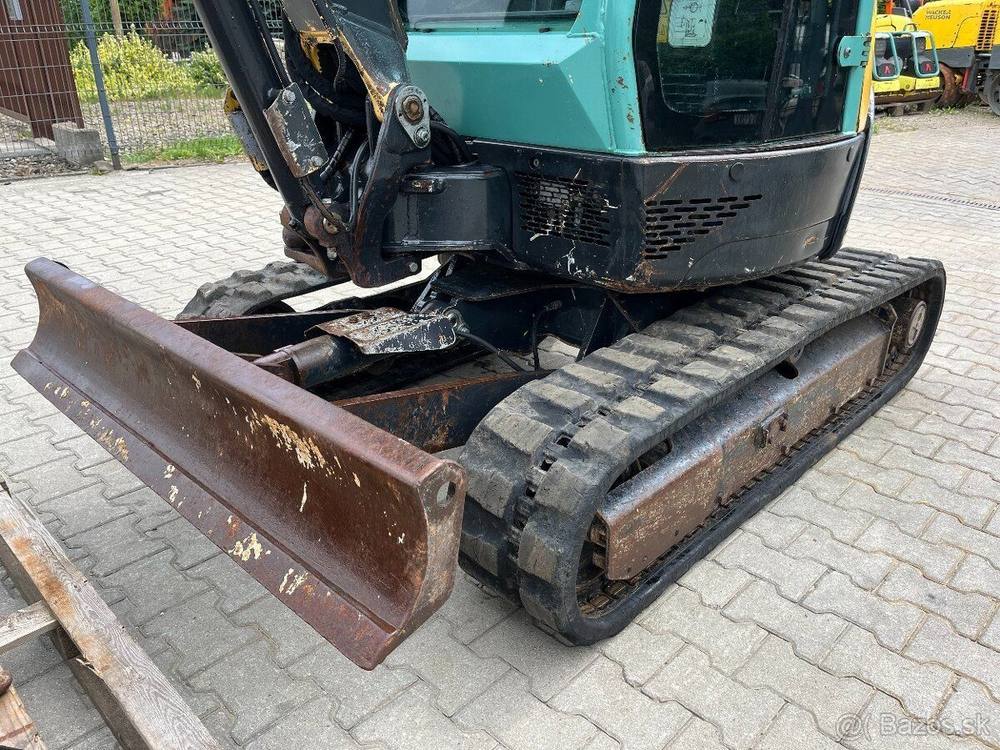Yanmar VIO 25-4 avec 3 godets vue 6