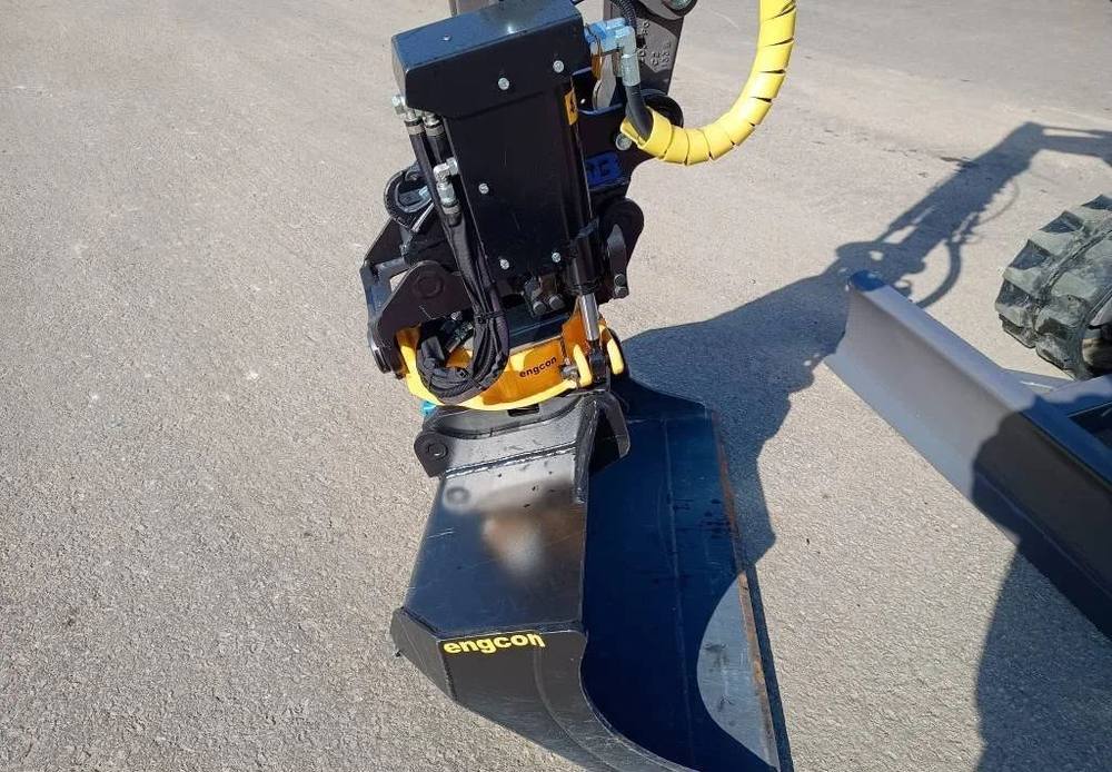 Volvo ECR 25D + engcon+ 3godets vue 4