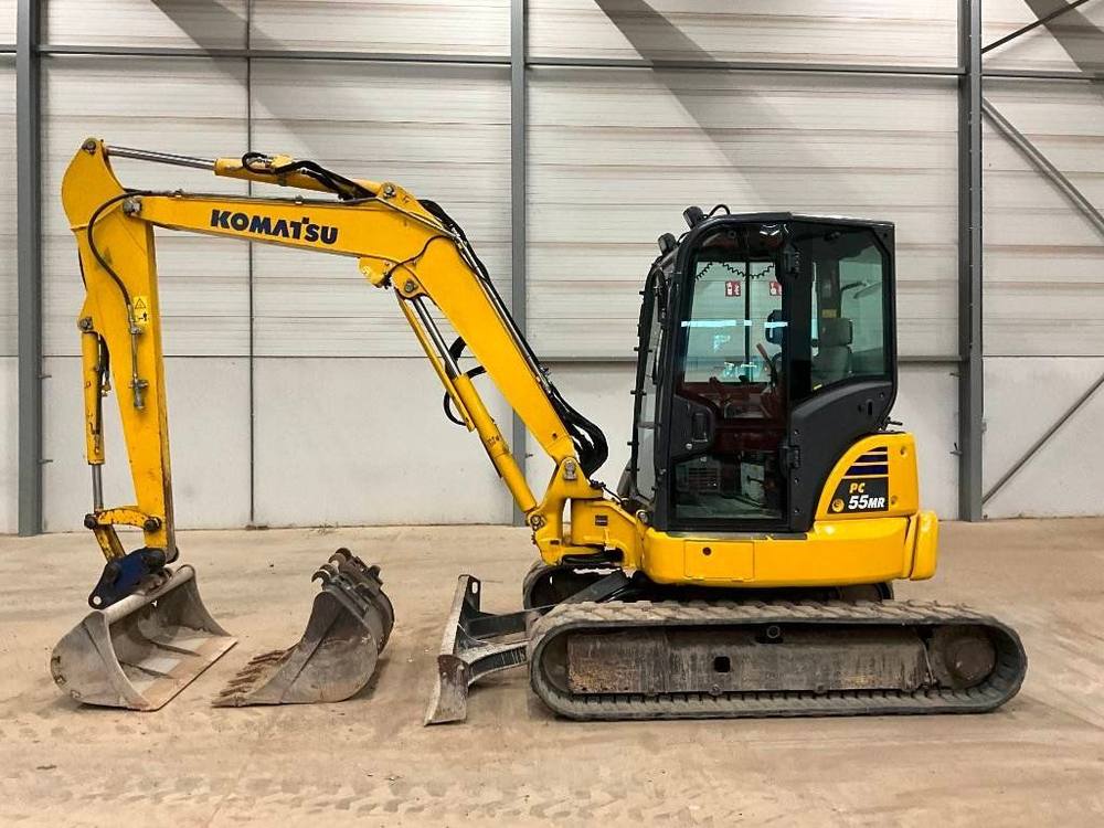 Komatsu PC 55 MR-5 avec 3 godets vue 3