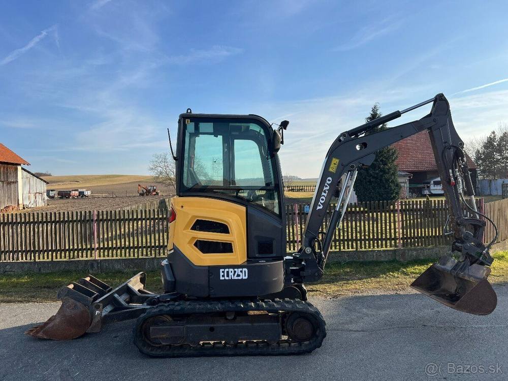 Volvo ECR25D + 3 godets vue 6