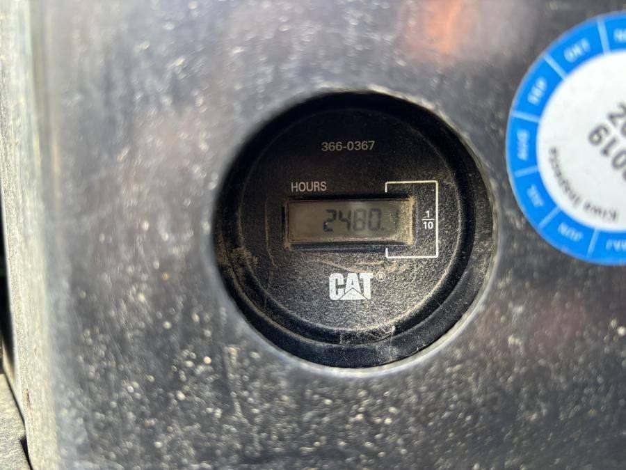 Caterpillar 303.5E CR et 4 Godets vue 2