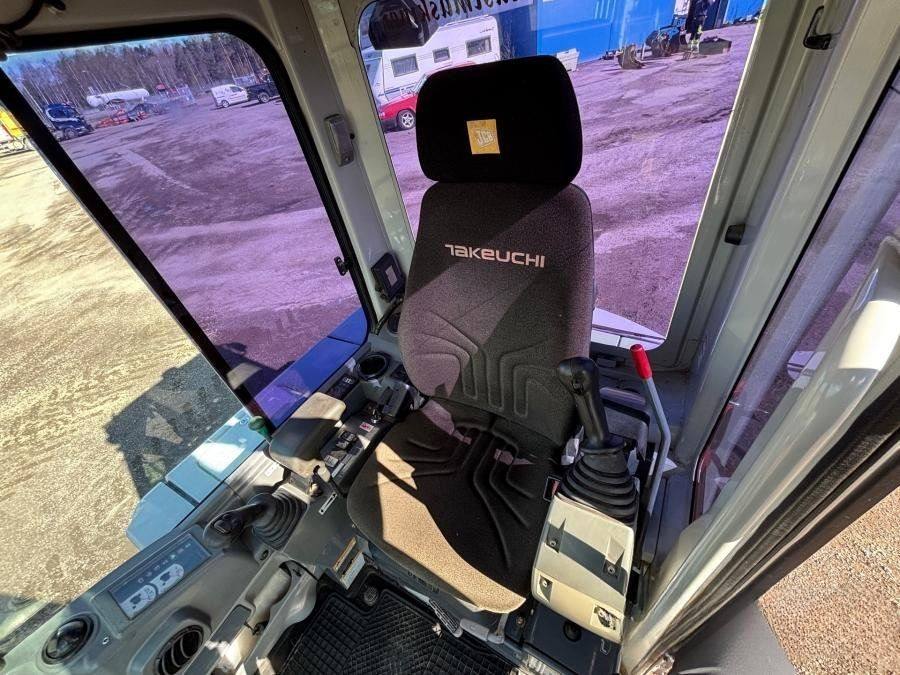 Takeuchi TB235 avec + 3godets vue 2
