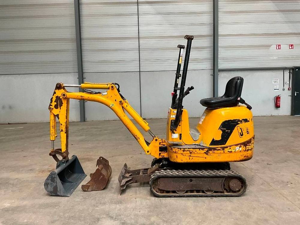 JCB 8008 avec 3 godets